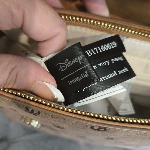 RARE Loungefly Disney Winnie the Pooh Bees Crossbody Bag - BoxLunch Exclusive - Picture 10 of 16